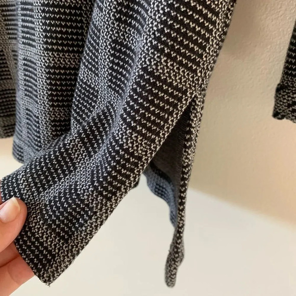 J Jill Wherever Collection Black Geometric Tunic Top Medium Petite MP Travel‎ - Picture 7 of 8